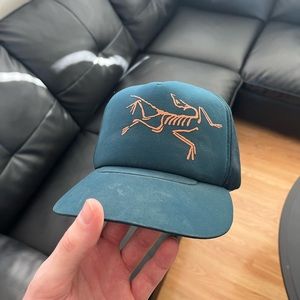 Arc’teryx trucker hat